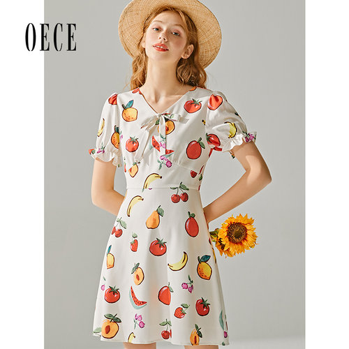 Oece夏装新款女 可爱吸睛元气减龄水果印花V领连衣裙