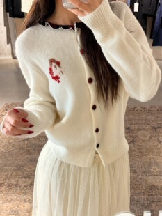 26新品碎褶荷叶边领口小马提花彩扣羊毛针织衫外学院风长袖毛衣女