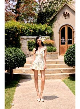 越十年越南小众ononmade新款法式纯欲风蝴蝶结吊带荷叶边连衣裙