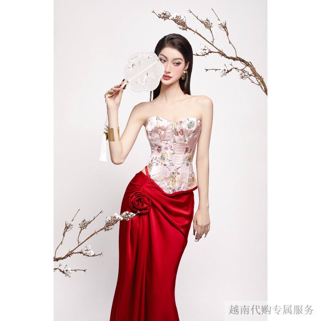 越南GLAMDOLL 重工粉色锦缎紧身抹胸上衣玫瑰抽褶丝绸长裙套装