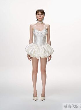 越十年越南小众Ninisesi白色挂脖吊带丝绸亮面小白裙短裙连衣裙