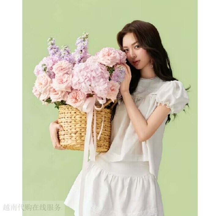 越十年越南小众Aguja新款小清新清爽大小姐风上衣+半裙两件套装