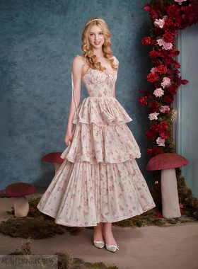 越十年越南小众sissy越十年越南法式复古碎花塔式吊带连衣裙