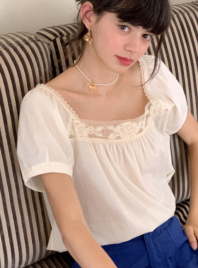 MC原胚色蕾丝方领小衫