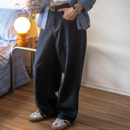 会褪色所以我们做了条不易褪色牛仔裤 几立 因为牛仔裤