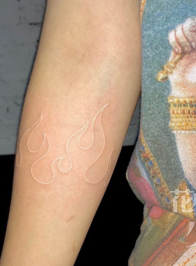 花臂少女TATTOO 2020新品新工艺白色纹身贴 白色线条火焰一张两个