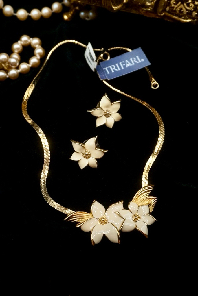 Trifari翠法丽奶油珐琅花花套装 项链耳钉 vintage古董首饰