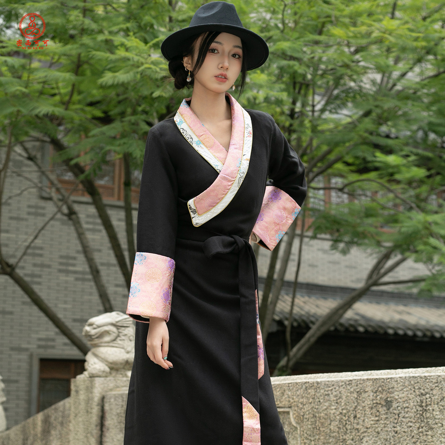 藏族服装女纯黑拼接藏式博拉