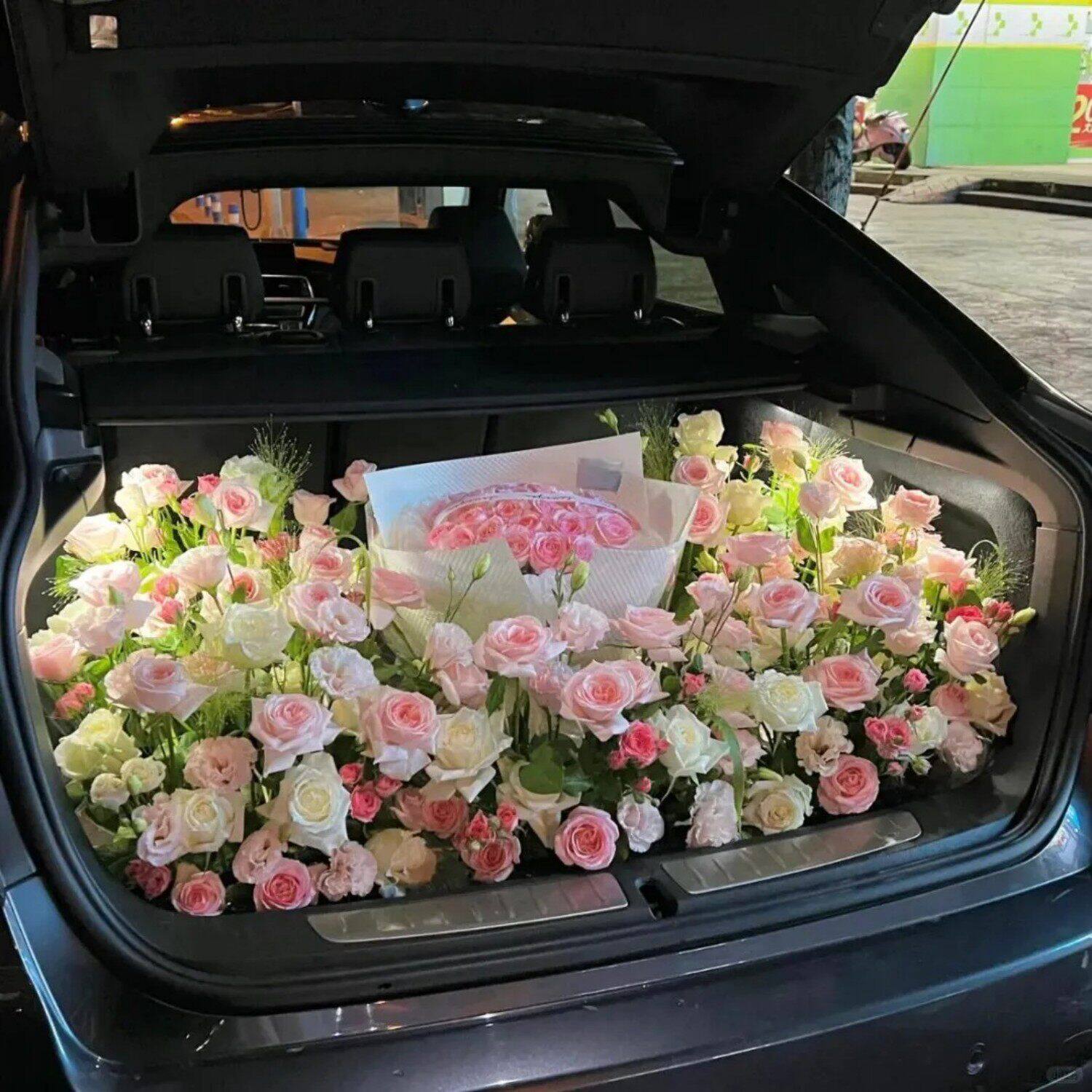 七夕情人节后备箱鲜花布置送女友老婆生日礼物同城花店布置配送