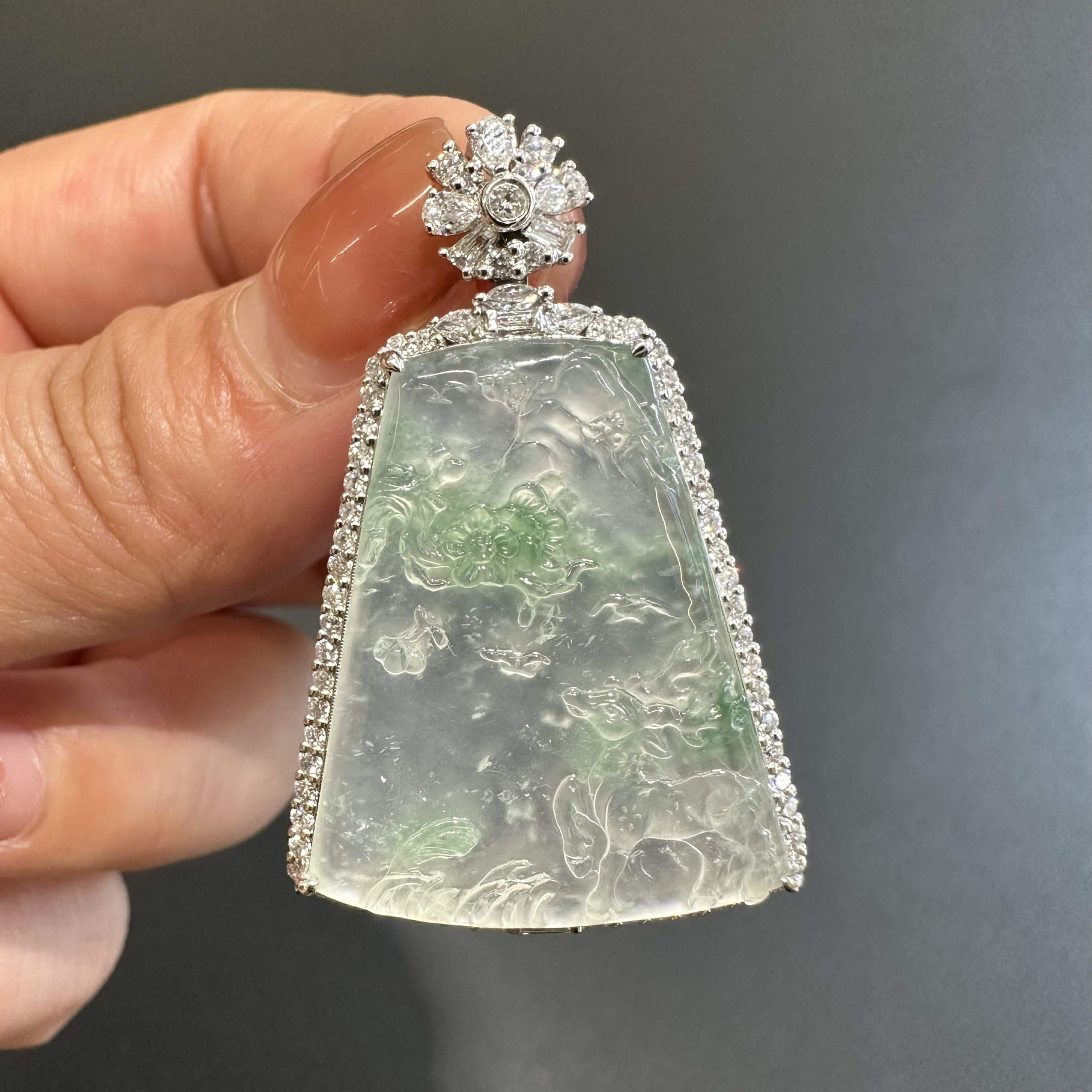 缅甸a货玻璃种飘绿花无事牌翡翠吊坠18k金镶嵌钻石可拆盖方牌挂坠