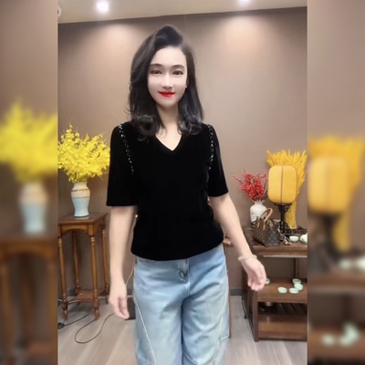 丝绒法式V领重工钻饰显瘦T恤