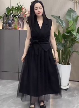 2026春秋季节黑色V领无袖收腰连衣裙女装气质显瘦网纱套装裙高级