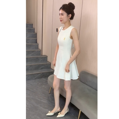欧货高级感无袖连衣裙女2025早秋薄款时尚气质法式设计感连衣裙