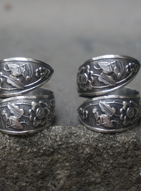 云起收藏。清代古董首饰少见蝈蝈花卉动物老银双尖戒指卷戒单个价