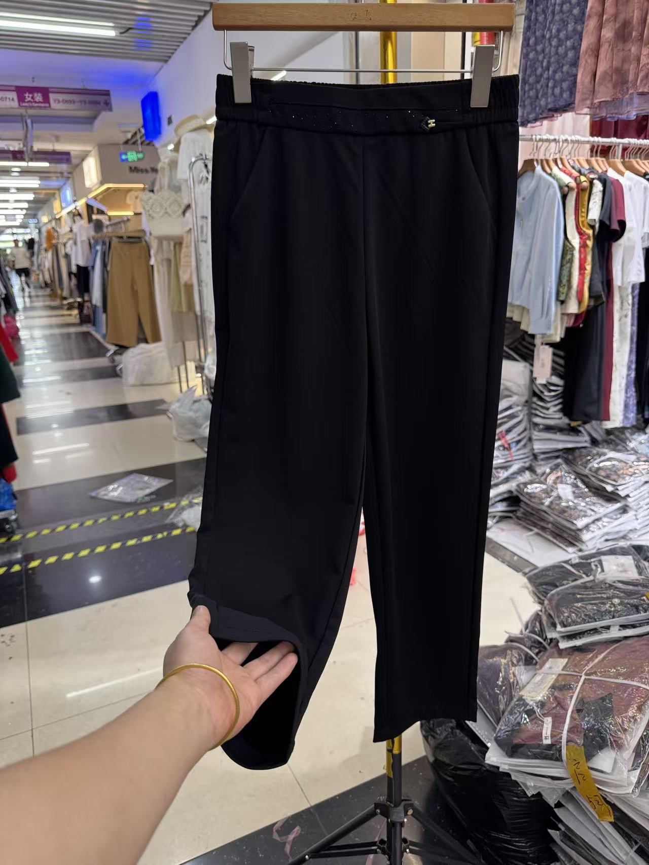 2026夏季薄款九分小直筒时尚妈妈裤半松紧烫钻高腰黑色小脚西装裤