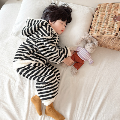男童睡衣秋冬宝贝绒柔软套装儿童保暖加绒家居服连帽开衫条纹加厚