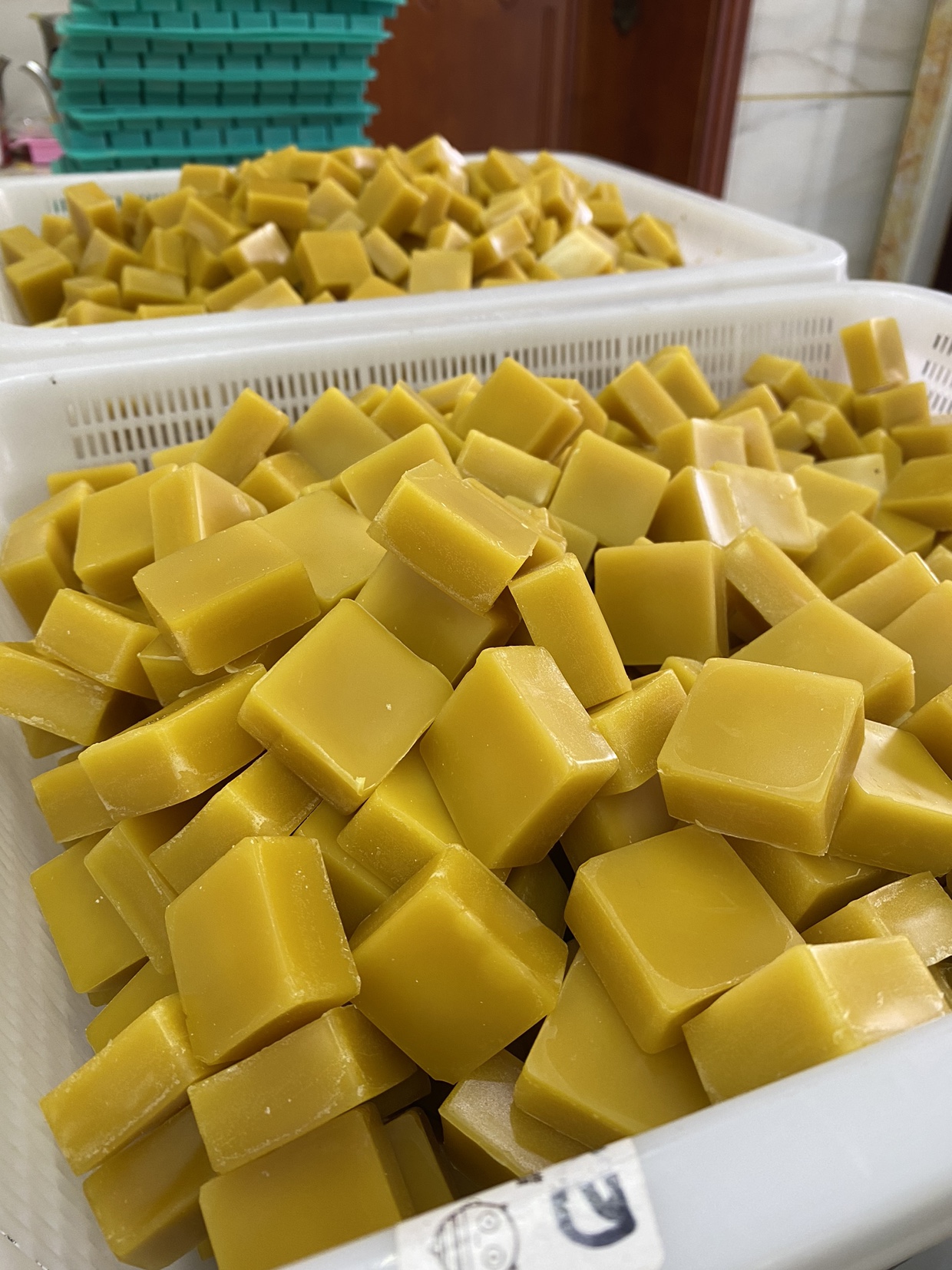 纯正润唇膏原料食用级别纯土蜂蜡天然入药做蜂蜡布蜂蜡中蜂蜂蜡