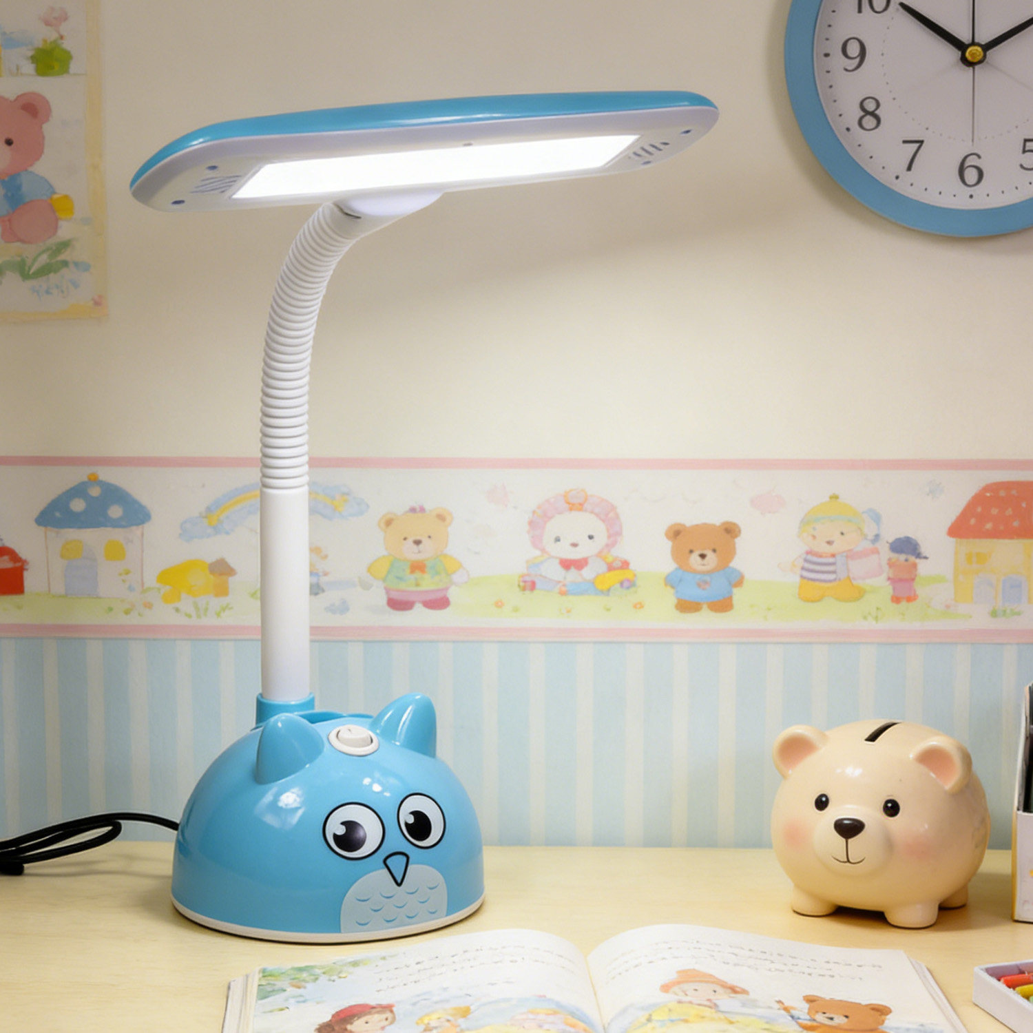 LED护眼台灯小学生书桌可爱学习宿舍卧室插电儿童卡通阅读无频闪