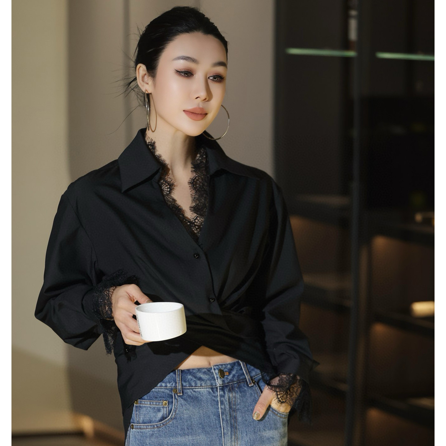 通勤风蕾丝拼接优雅长袖气质衬衫女宽松设计感交叉显瘦黑白色上衣