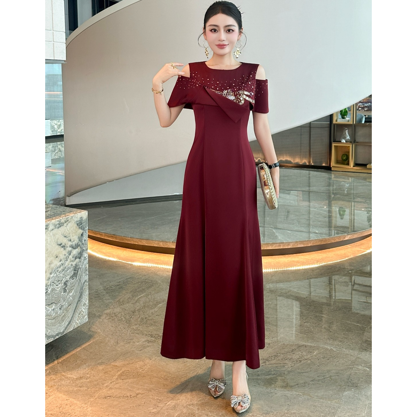轻奢优雅风立体钉珠连衣裙女酒红色露肩显瘦长裙名媛气质礼服夏季