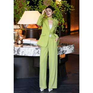 套装 2026早春新款 长裤 配胸花腰带气质V领一粒扣西装 两件套绿 时尚