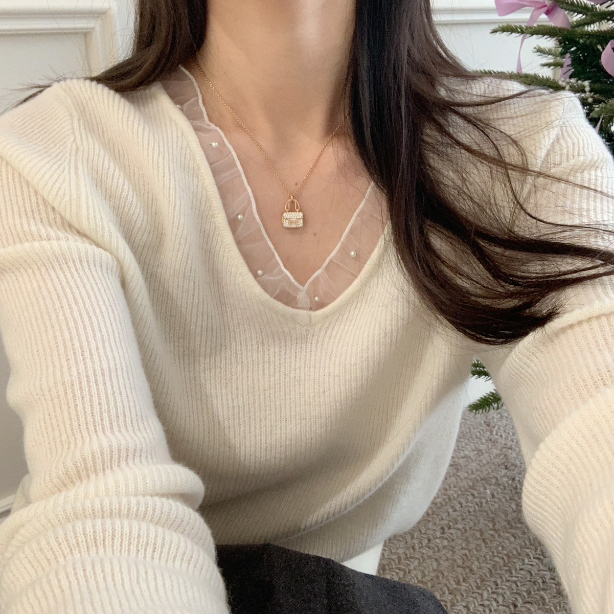 芭妮Bonnet-温柔小内搭.气质珍珠网纱v领套头针织衫（含100绵羊毛