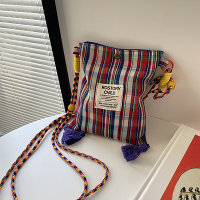 2025春新款复古文艺彩色格纹小众设计手机包迷你斜挎小包包流苏包