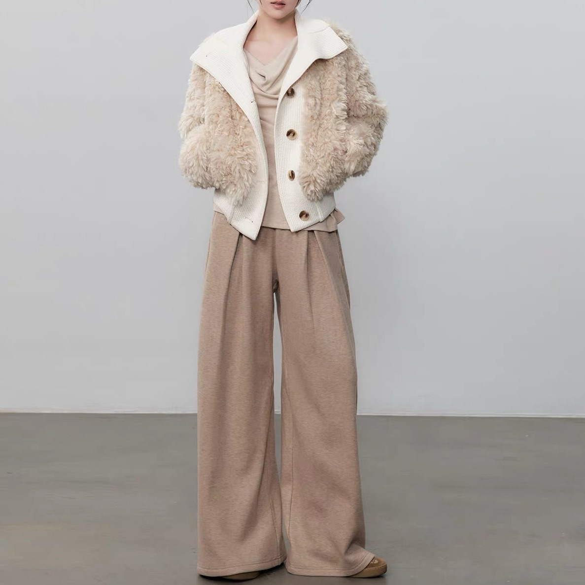 誉芝yuzhi 慵懒感气质米色环保皮草拼接针织秋冬新款设计感外套女