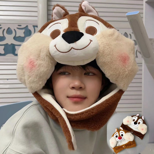 一顶大大的卡通松鼠毛绒帽子