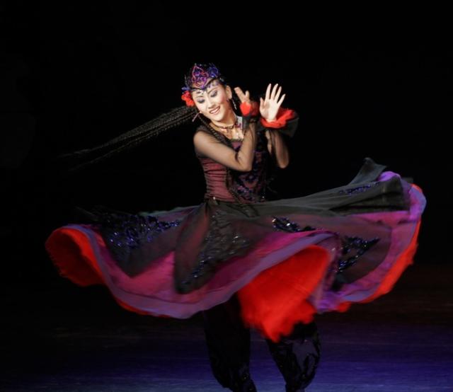 舞台演出服新疆服花儿为什么这样红舞蹈服民族服装