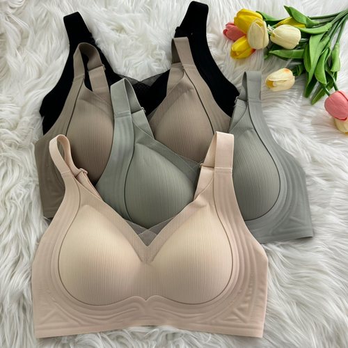 美月馨8117无痕大胸显小提拉聚拢文胸防外扩内衣宽肩带固定杯文胸