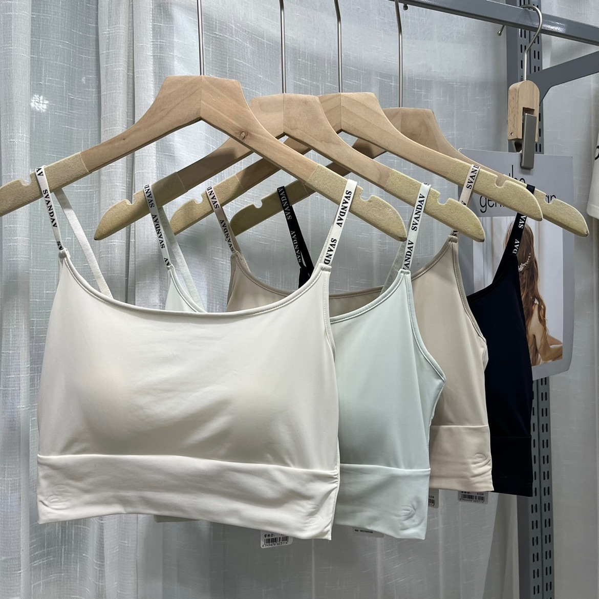 贝莱娅2311薄款冰丝少女内衣聚拢无钢圈乳胶垫一体式打底吊带抹胸