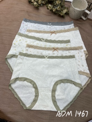 奥黛茉1467大版型包臀亲肤蚕丝裆内裤女碎花婴儿棉少女中腰三角裤