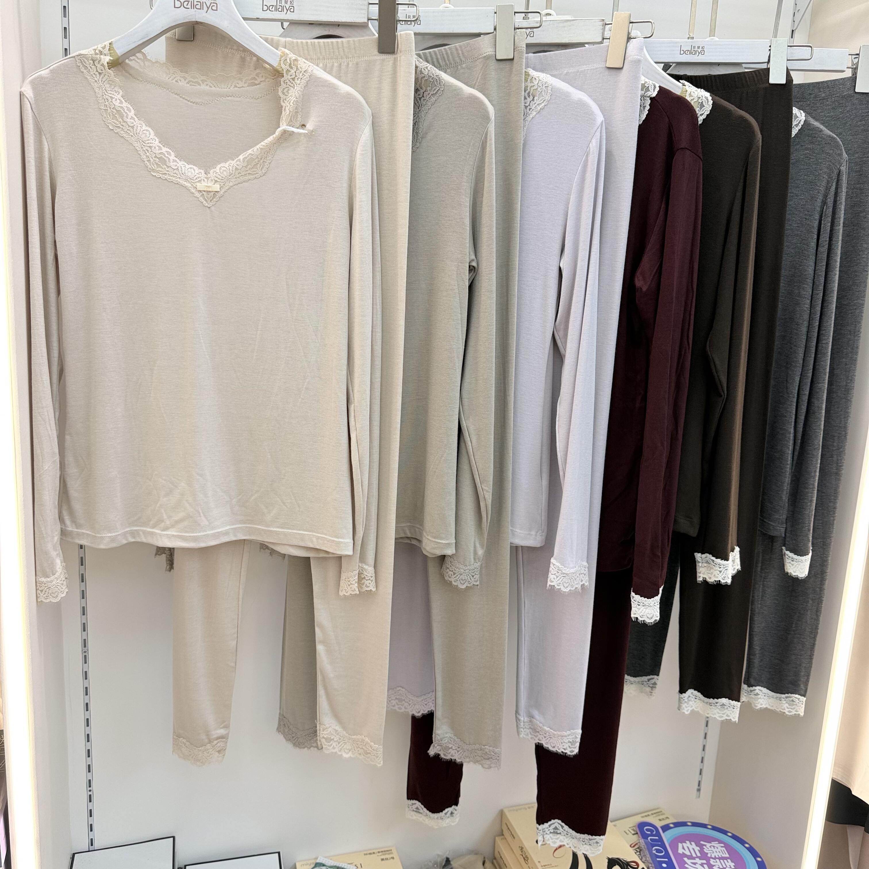 贝莱娅5606女士绵羊毛薄保暖内衣套装秋衣秋裤圆领打底衫美体蕾丝