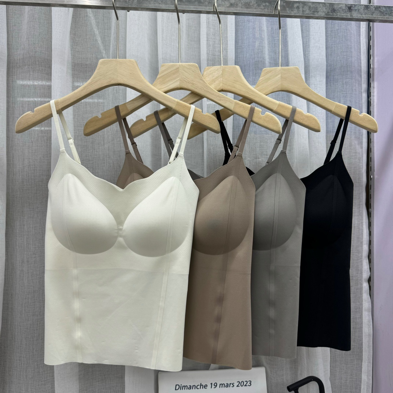 新品3008裸感无痕吊带背心女带胸垫一体防走光长款外穿内搭上衣