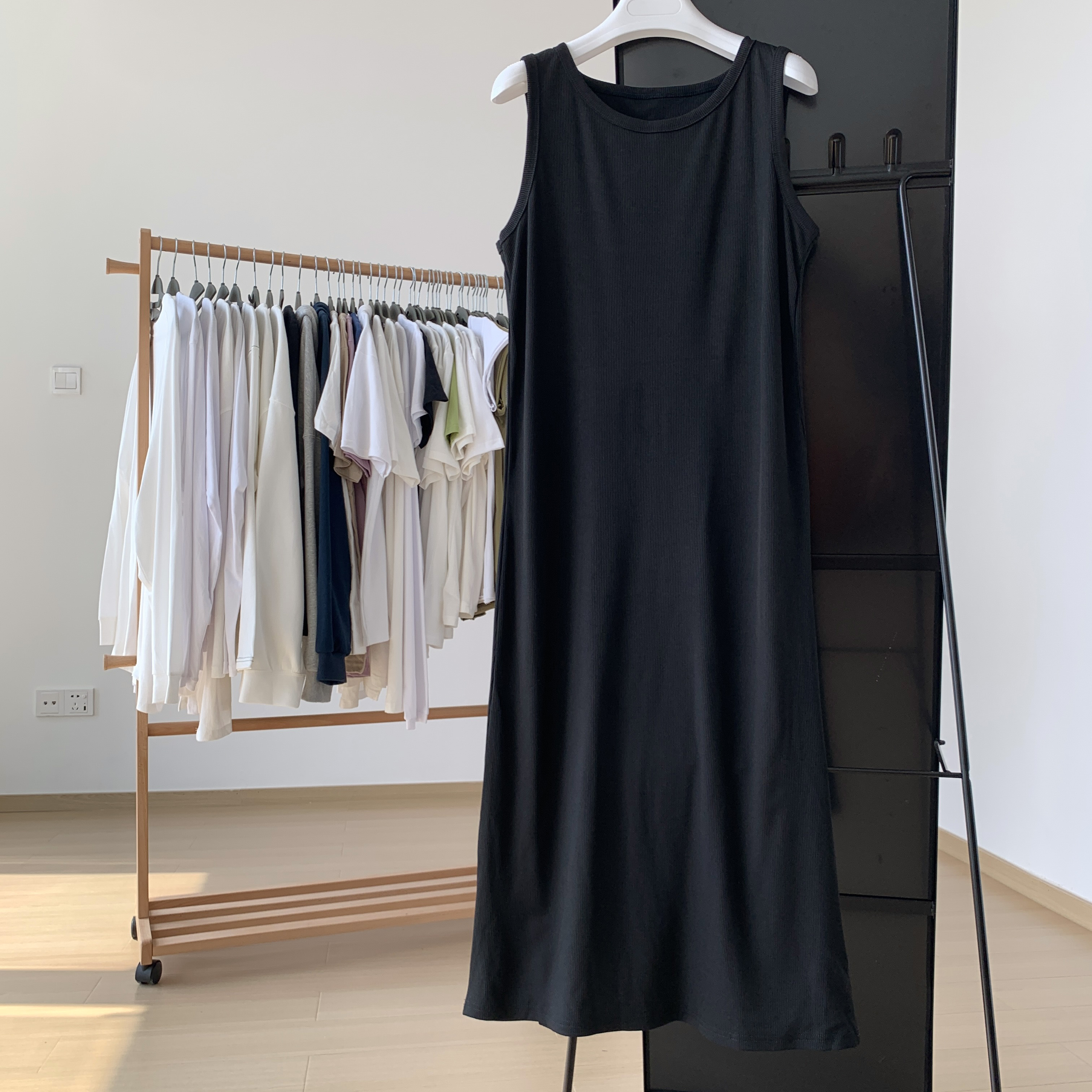 吊带背心a字长裙夏季新款休闲长款螺纹打底无袖圆领黑色连衣裙女