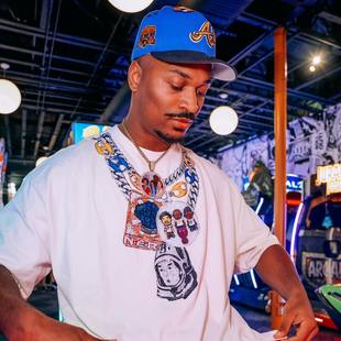 BBC 美式 pharrell Williams T恤 纯棉 短袖 菲董 项链图案 小领口