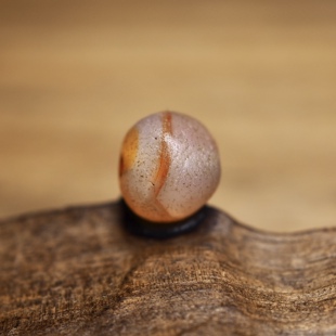 西亚千年阿契美尼德红色红玉髓圆珠10.2-10.8 有伤有裂 包老好价