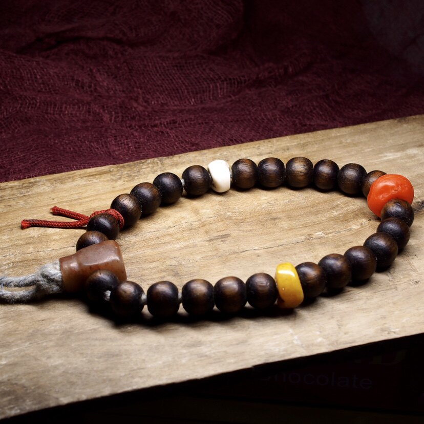 西藏藏传爆老木头10mm手串 红地方玉佛头 黄老料器 白法螺 橙琉璃