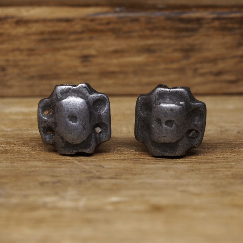 西藏几十年寒鐵五眼六通老计数器头两枚 模拟尺寸 皮壳包浆熟美