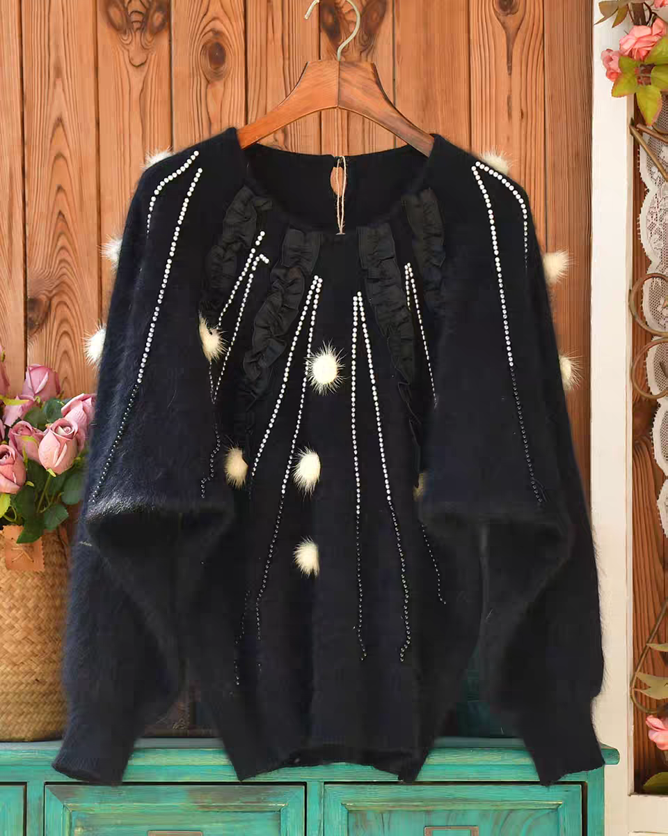 复古宫廷风黑色安哥拉兔毛毛衣 重工钉珠貂毛球木耳边蝙蝠针织衫