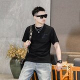 黑色