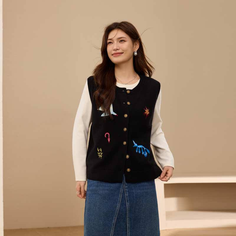 纤莉秀女装复古减龄刺绣圆领上衣