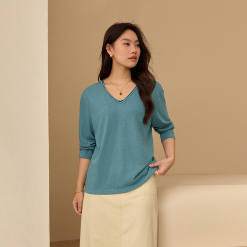 纤莉秀极简风清透轻薄V领长袖T恤
