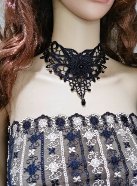 镶钻颈带糖衣泡菜蕾丝女