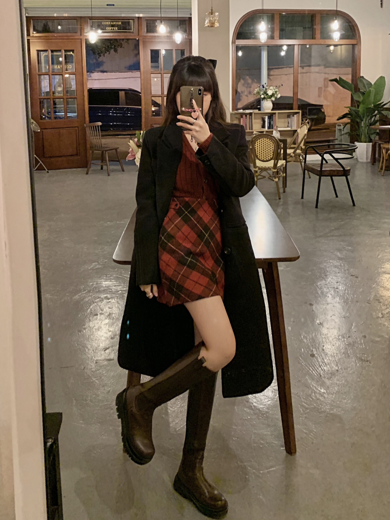 Real price mid long woolen jacket + New Year's plaid skirt + V-neck cardigan