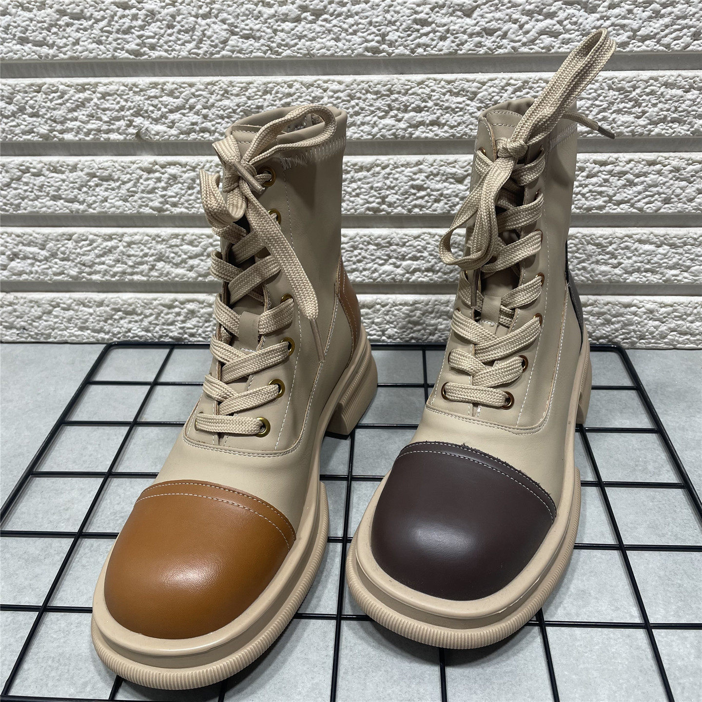 断码处理马丁靴女冬季加绒潮英伦风复古色拼接系带后拉链低跟短靴