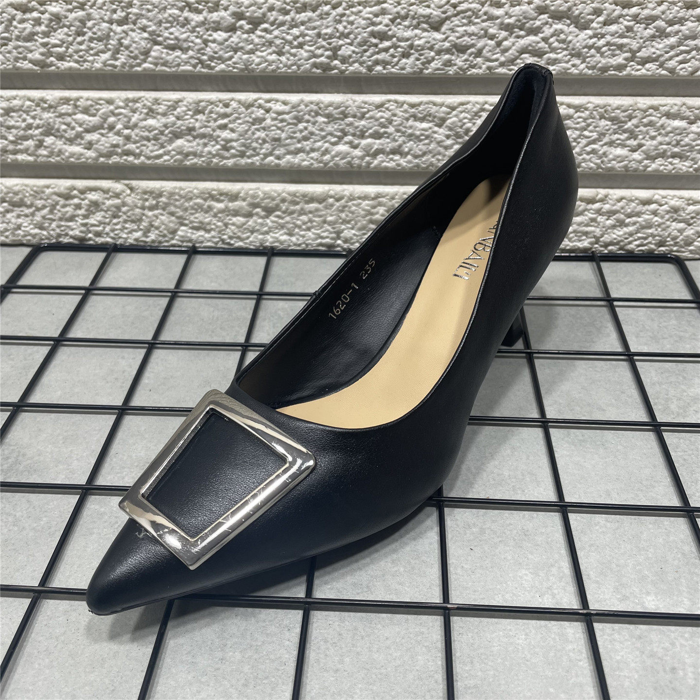 断码处理真皮法式高跟鞋女细跟气质黑色尖头软皮职业不累脚单鞋子