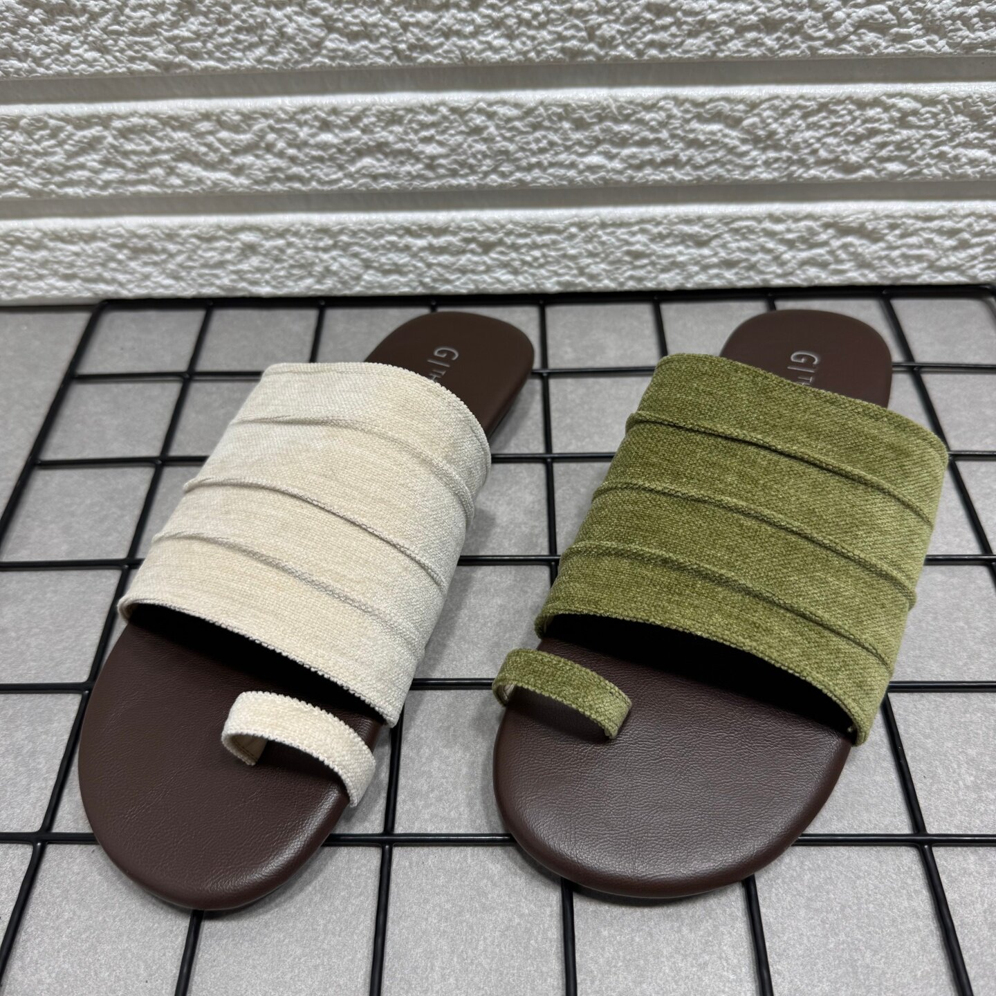 撤柜处理套趾麻料拖鞋女夏季褶皱平底一字拖外穿度假沙滩休闲凉拖