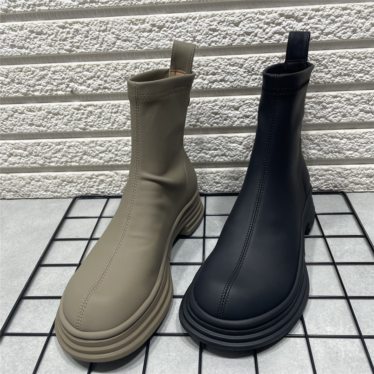 断码处理低跟马丁靴女款